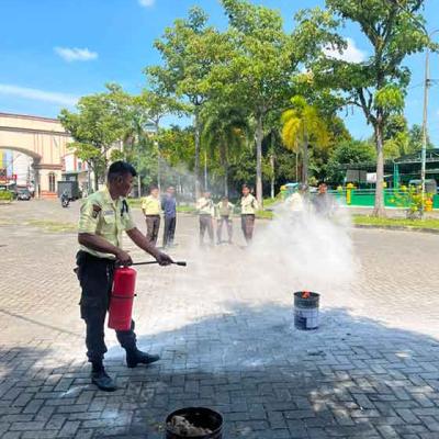 Latihan Gabungan Pemakaian Apar 2