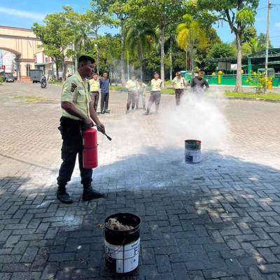 Latihan Gabungan Pemakaian Apar 7